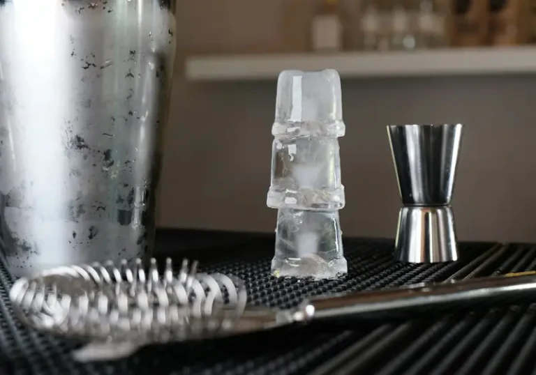 Les outils indispensables d’un bar à la maison