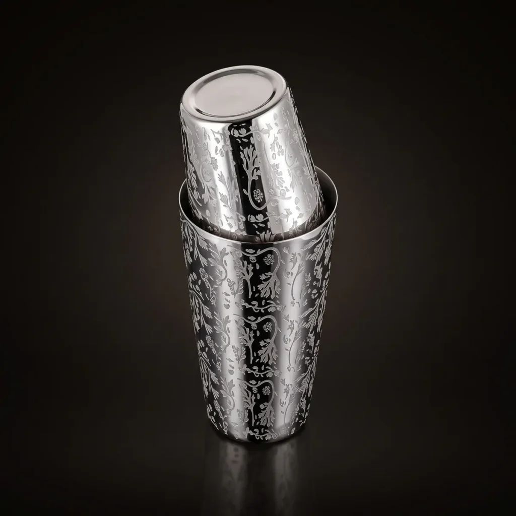 Engraved Boston shaker 500 + 800 ml, three-quarter view