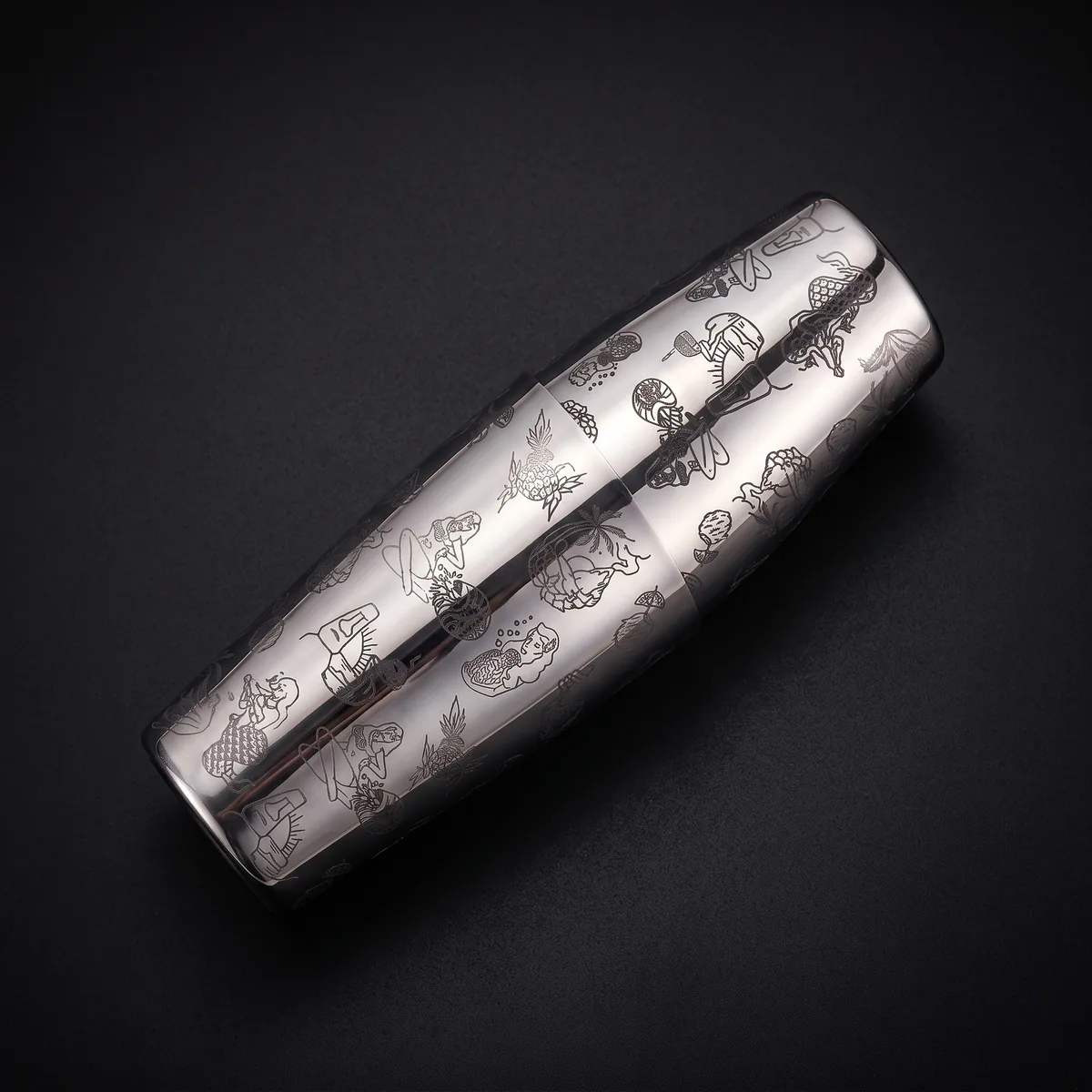 Silver engraved Boston shaker, Hula pattern, top view