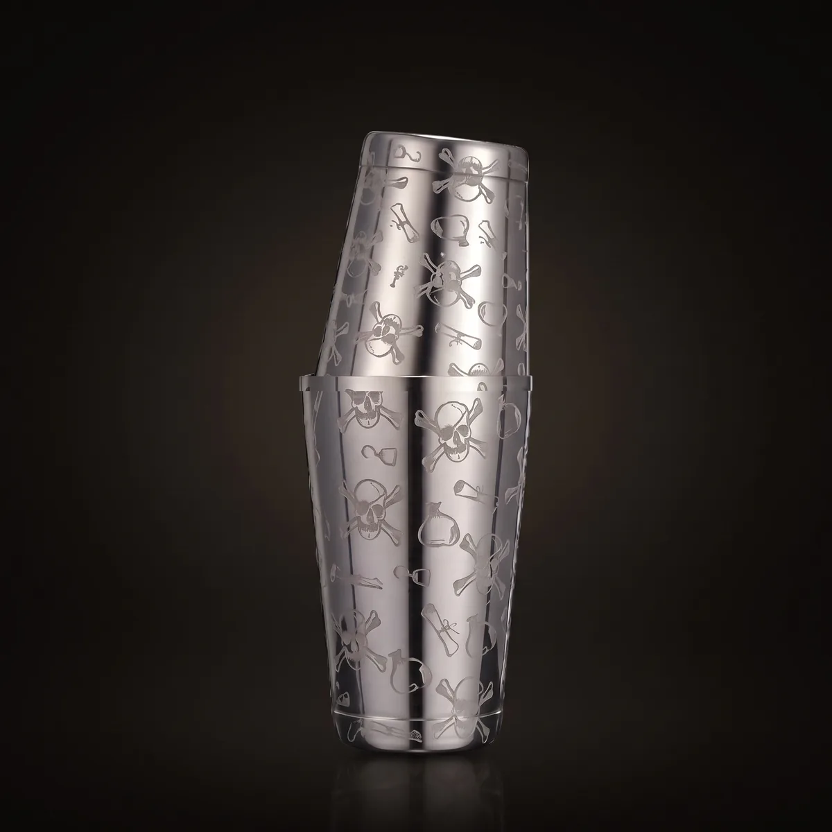 Engraved Boston shaker, mirror-finish skull, front view