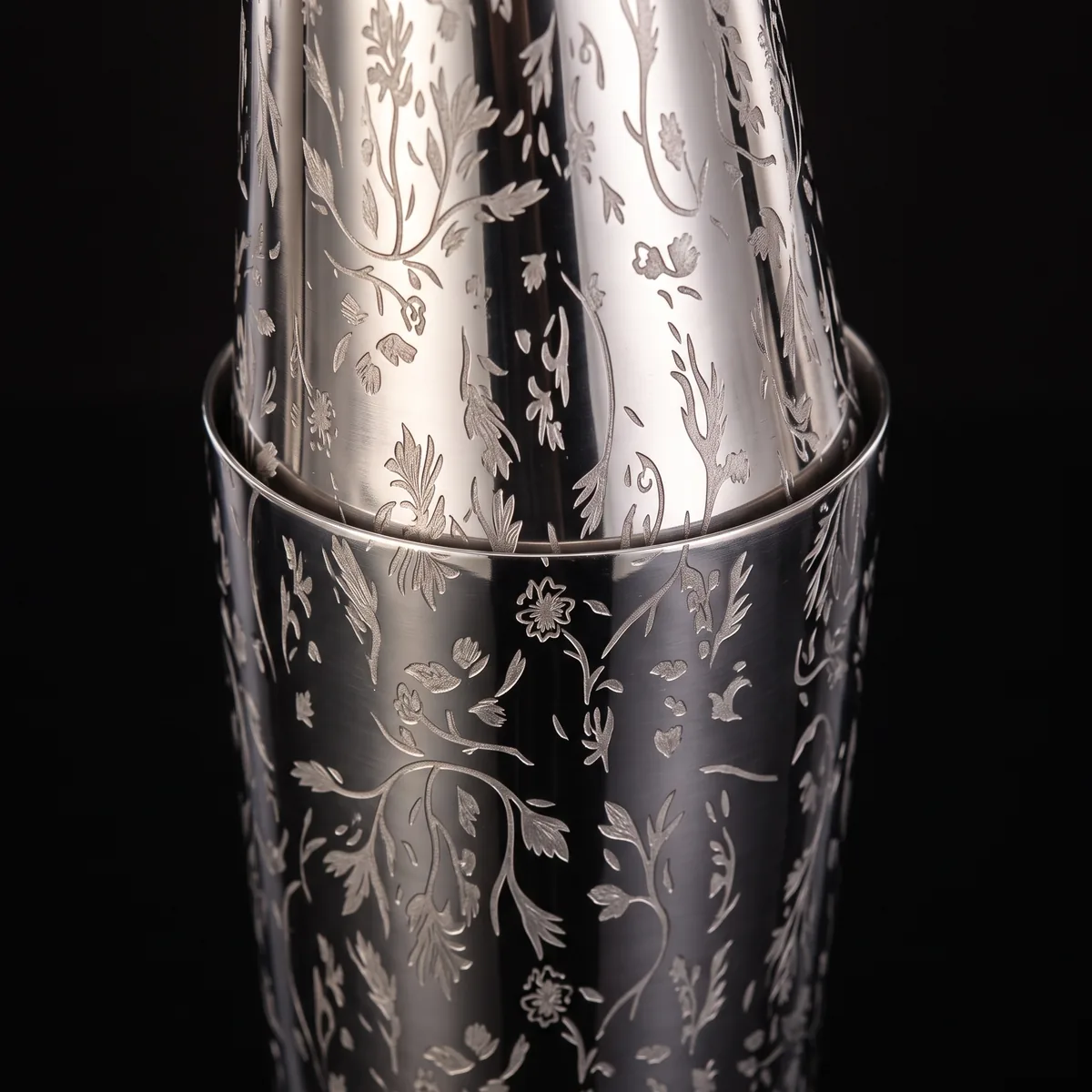 Engraved Boston shaker, Ay Tsao pattern, three-quarter view