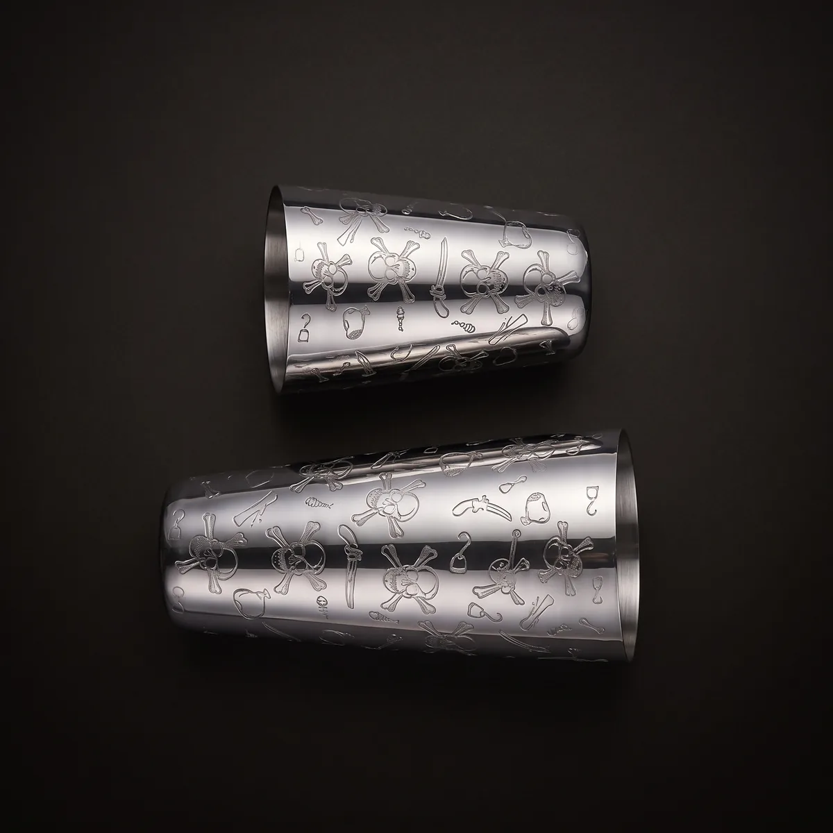 Engraved Boston shaker, skull pattern, top view