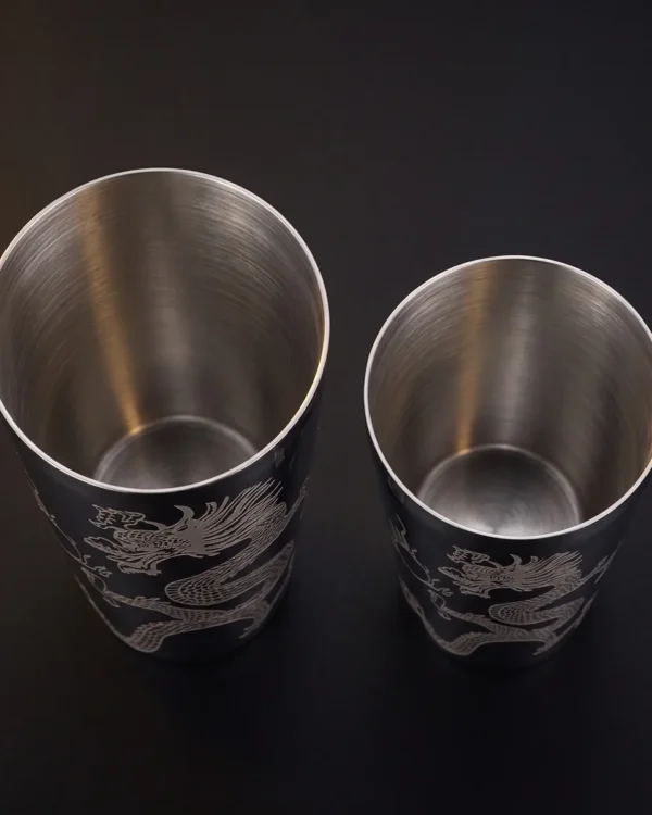 Engraved Boston shaker, Dragon pattern, top view