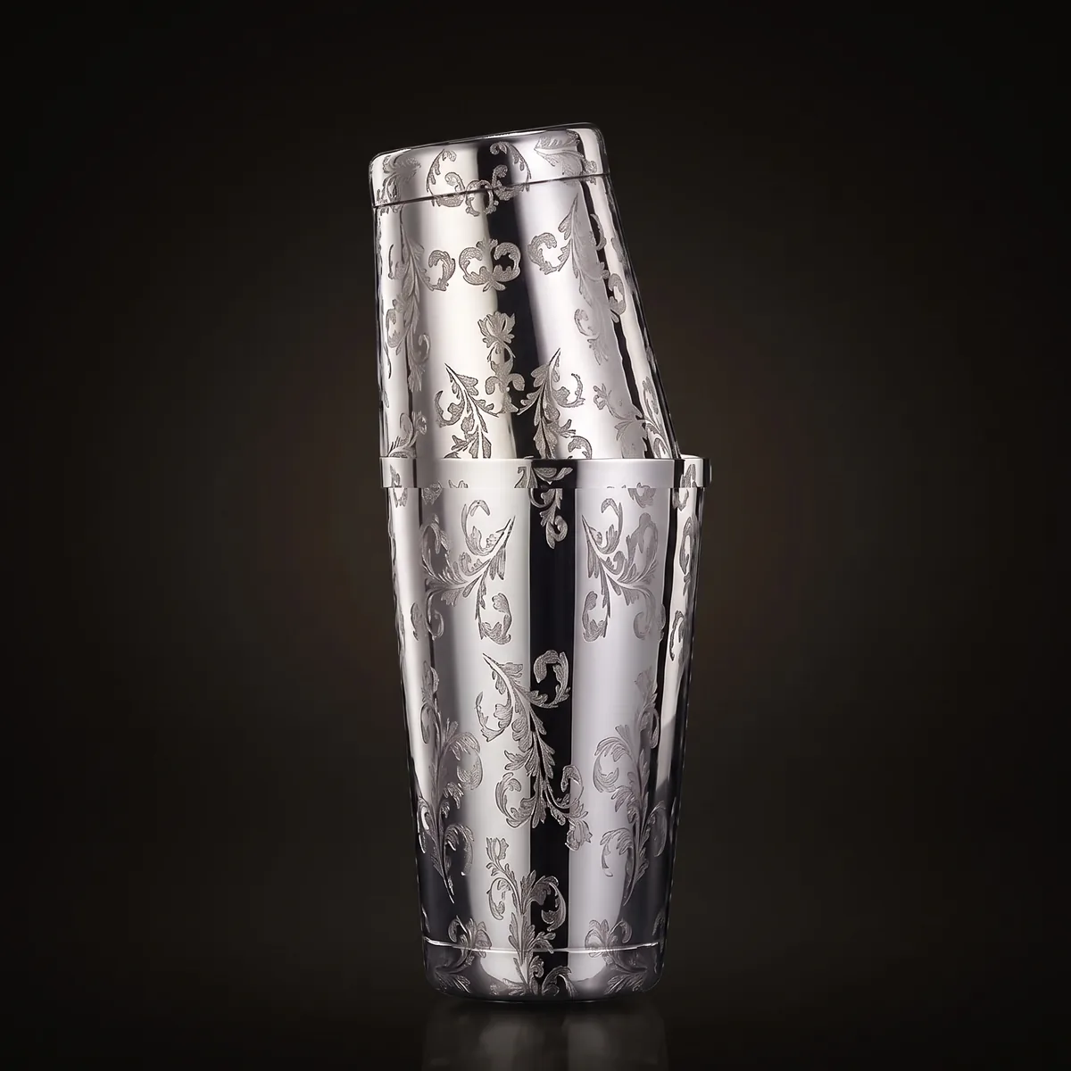 Engraved Boston shaker, Lavender pattern, front view