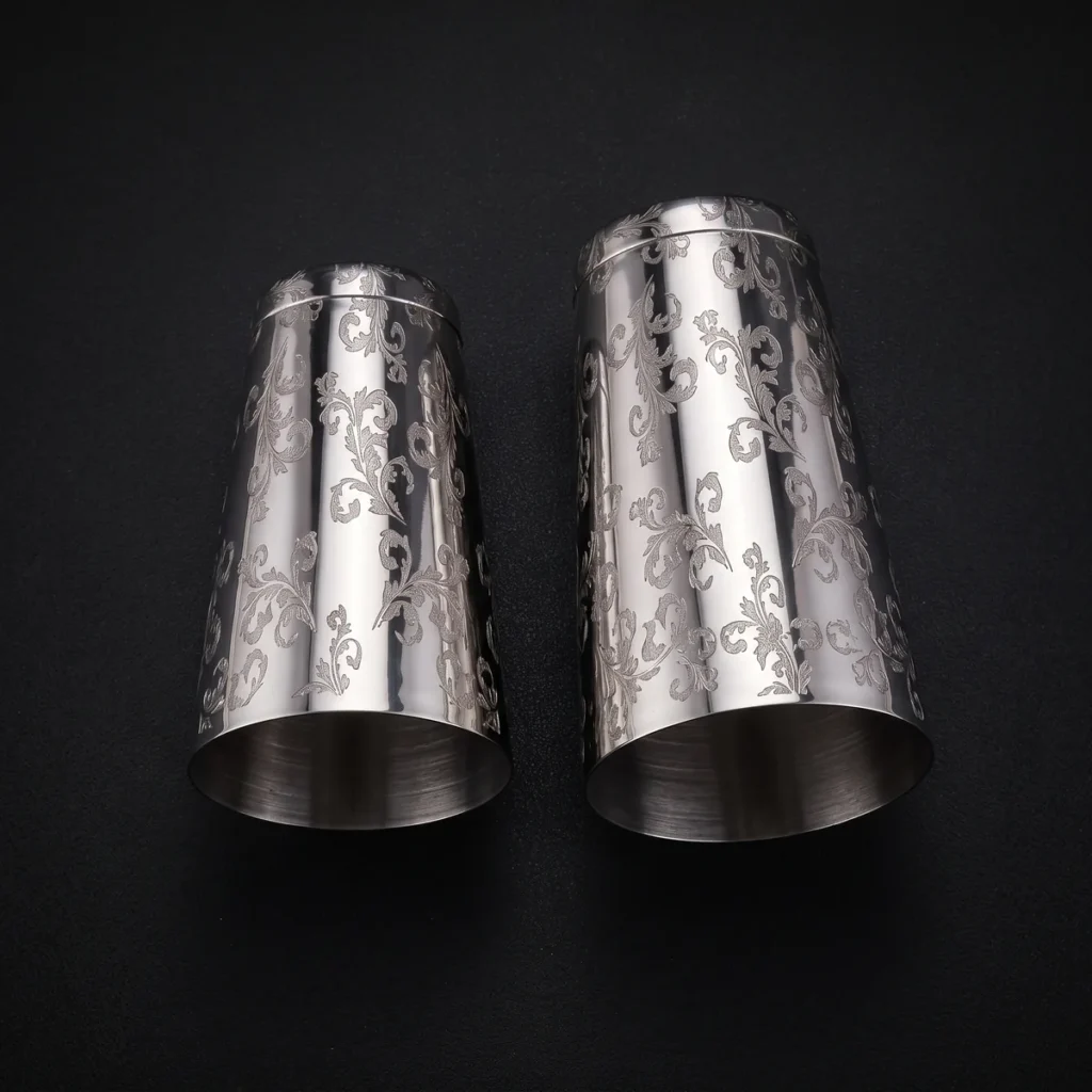 Engraved Boston shaker, Lavender pattern, top view