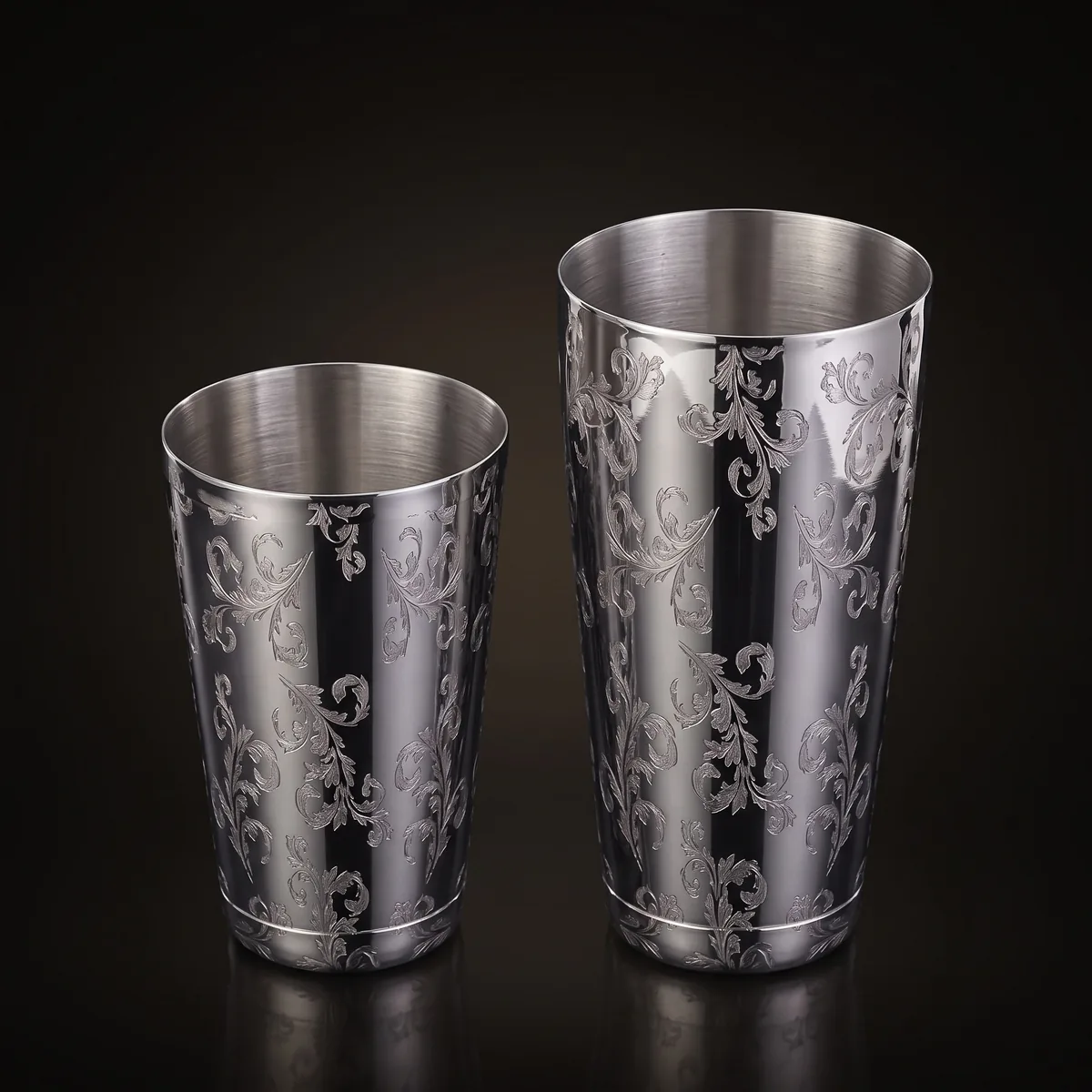 Engraved Boston shaker, Lavender pattern, three-quarter view