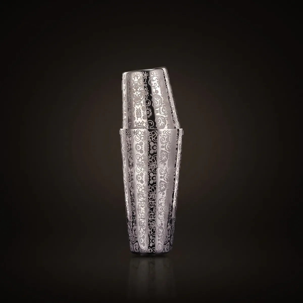 Engraved Boston shaker, Royalty pattern, front view