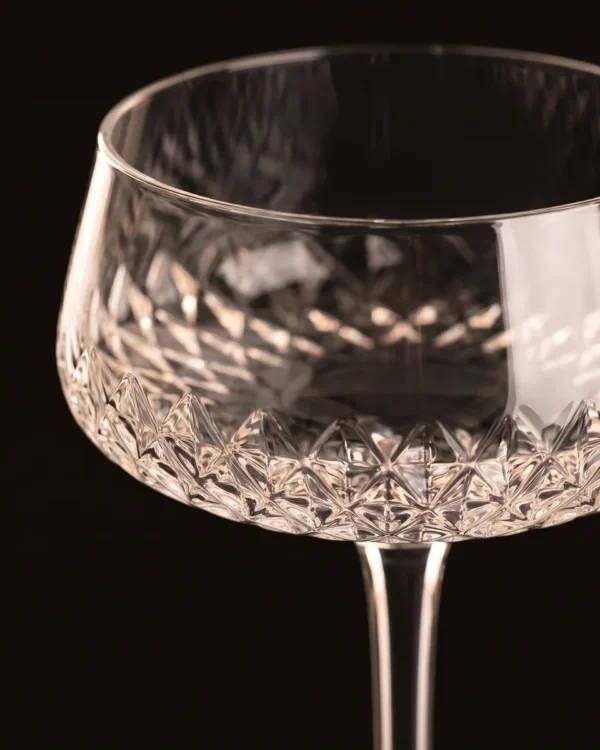 Engraved cocktail coupe 300 ml, three-quarter view
