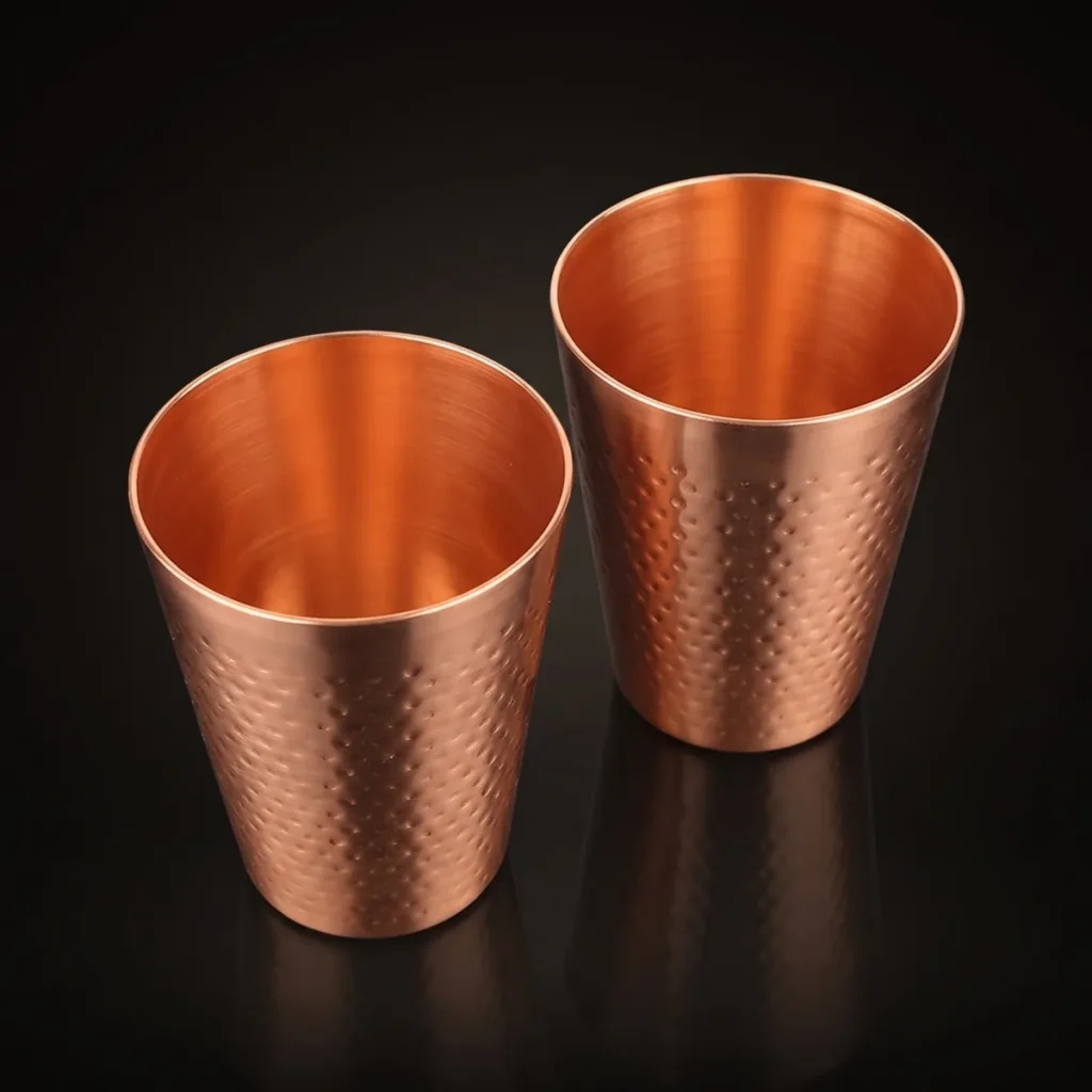 Hammered copper-colour tumblers 430 ml, set of 2, three-quarter view