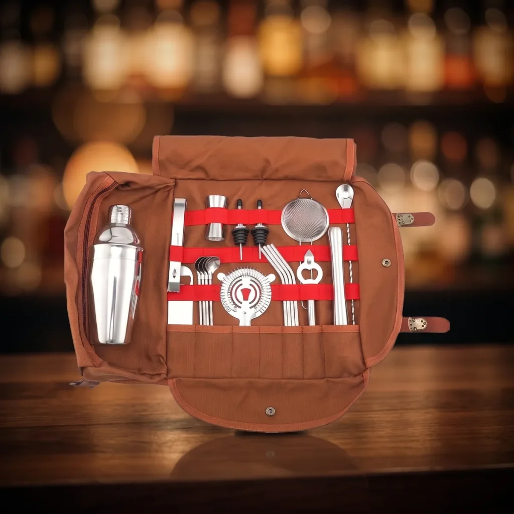 Travel bartender kit 20 pieces, 550 ml, on a bar counter
