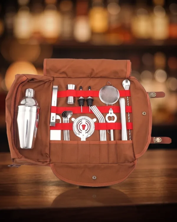 Travel bartender kit 20 pieces, 550 ml, on a bar counter