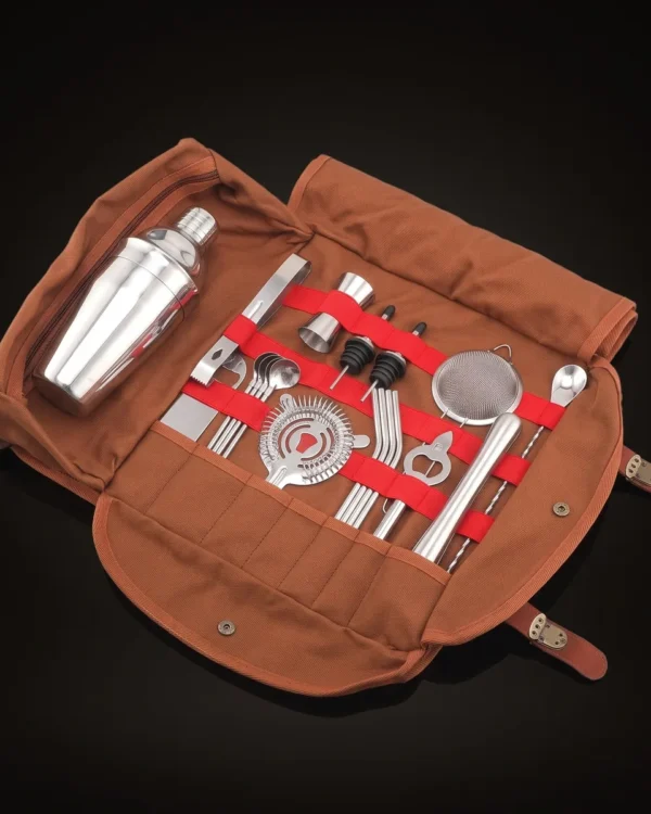 Travel bartender kit 20 pieces, 550 ml, three-quarter view