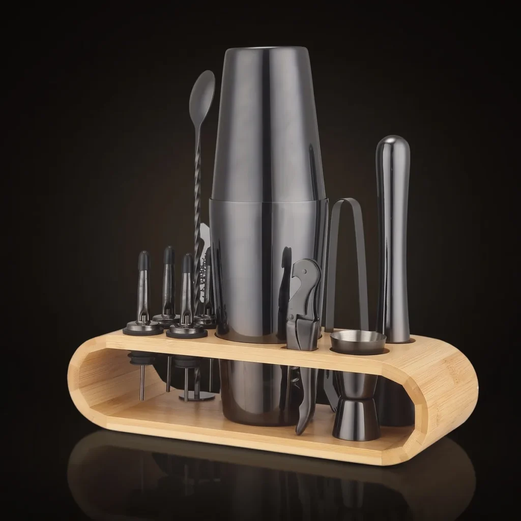 Cocktail kit 12 pieces, black, Boston, three-quarter view