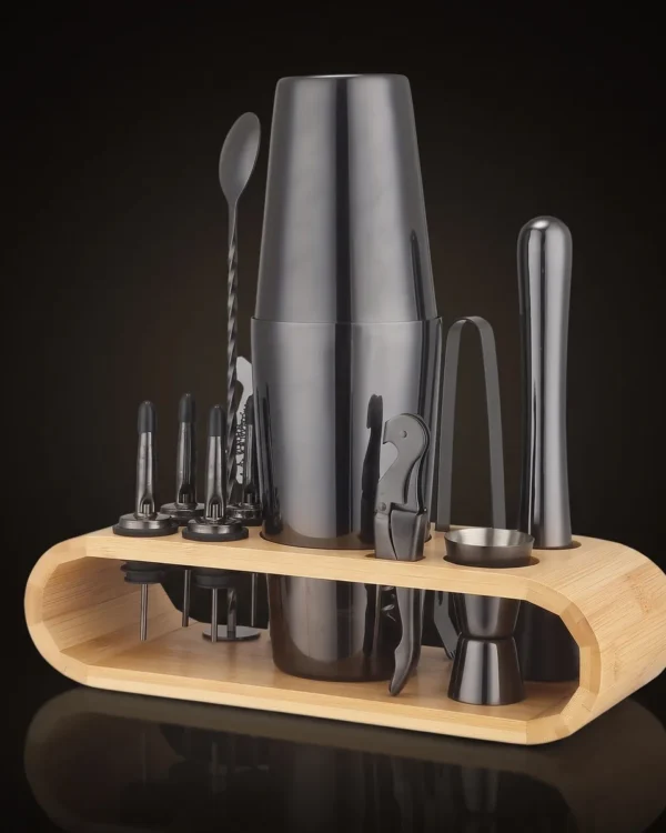 Cocktail kit 12 pieces, black, Boston, three-quarter view
