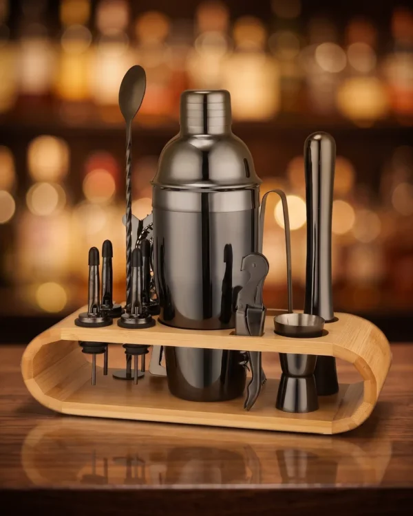 Cocktail kit 12 pieces, black, 750 ml shaker, on a bar counter