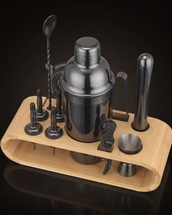 Cocktail kit 12 pieces, black, 750 ml shaker, three-quarter view
