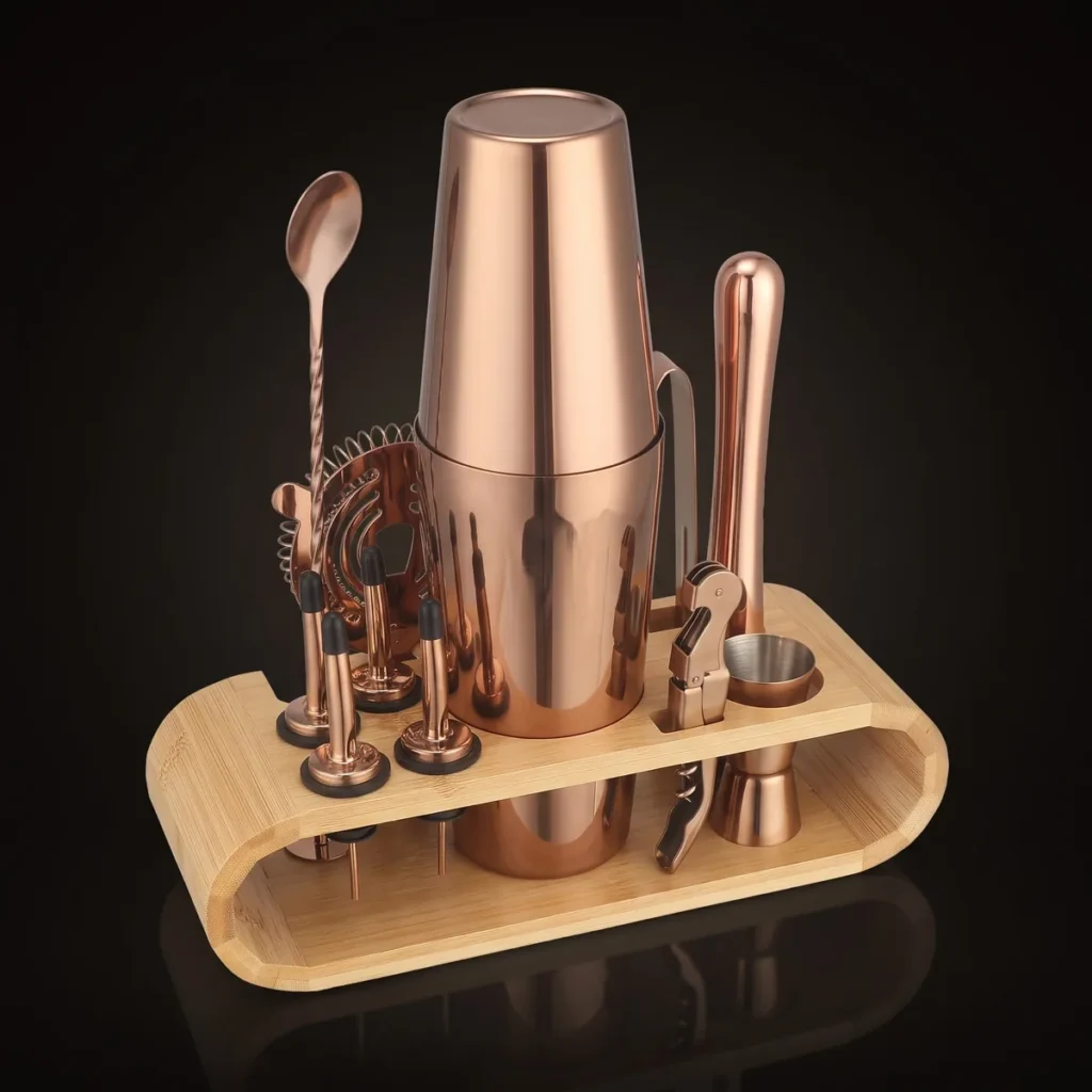 Cocktail kit 12 pieces, rose gold, Boston, three-quarter view