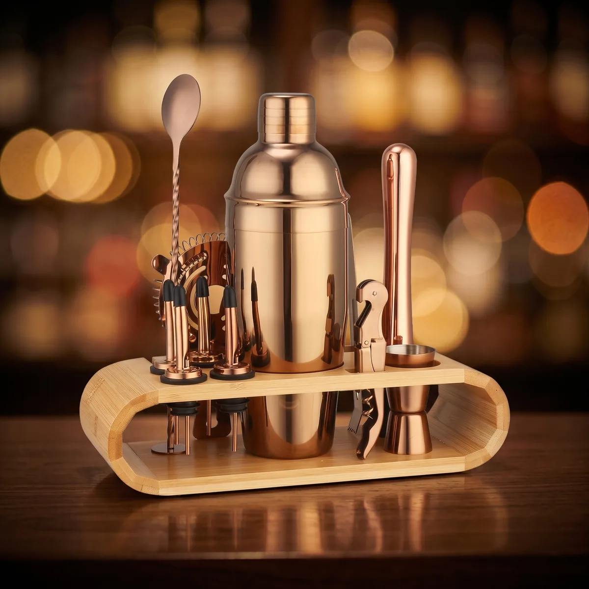 Cocktail kit 12 pieces, rose gold, 750 ml shaker, on a bar counter