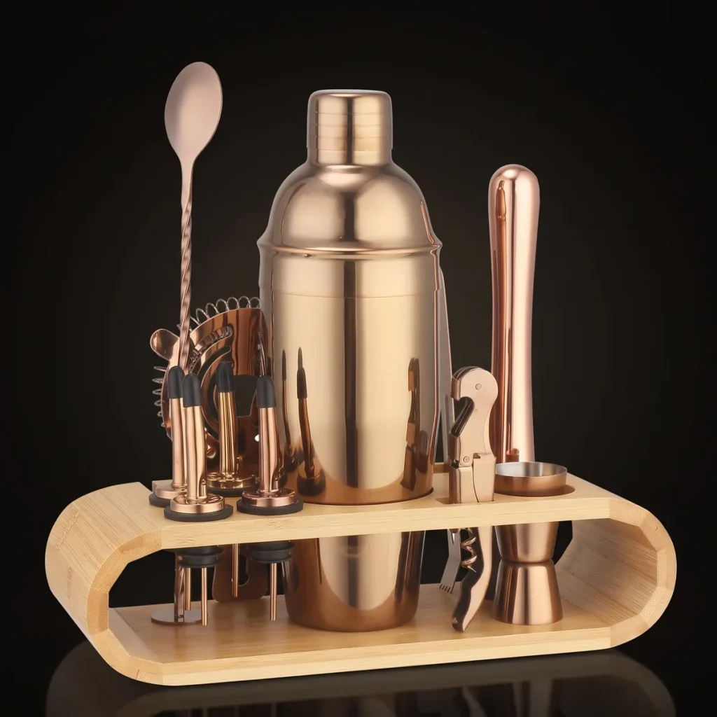 Cocktail kit 12 pieces, rose gold, 750 ml shaker, three-quarter view