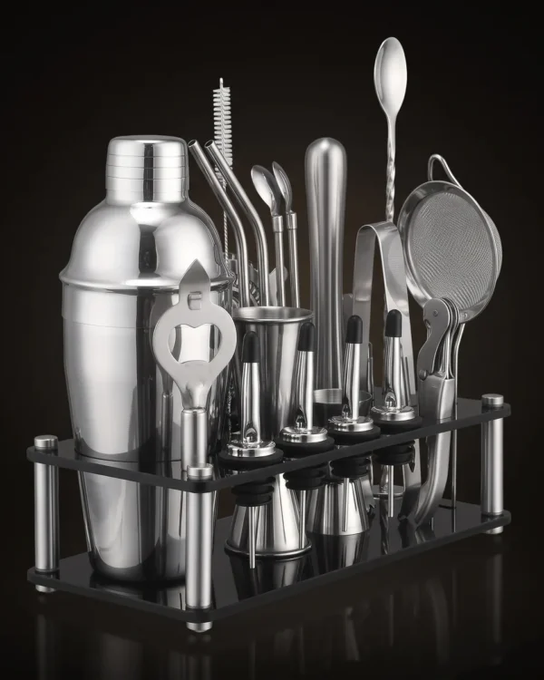 Cocktail kit 20 pieces, acrylic stand, 550 ml shaker, three-quarter view