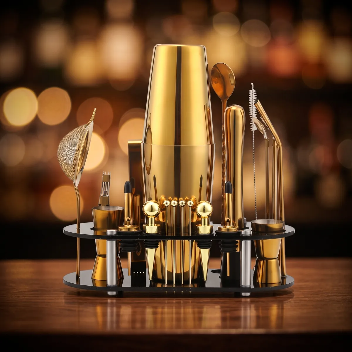 Cocktail kit 23 pieces, gold, Boston, on a bar counter