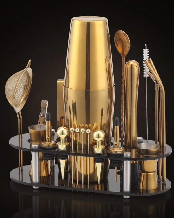 Cocktail kit 23 pieces, gold, Boston, three-quarter view