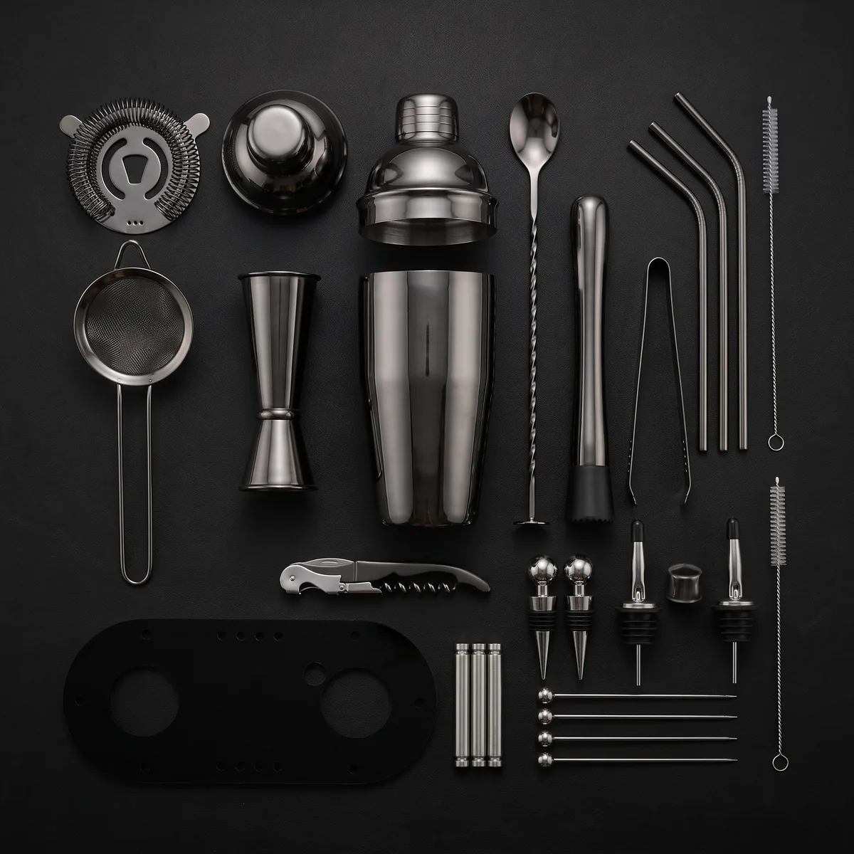 Cocktail kit 23 pieces, black, 750 ml shaker, top view