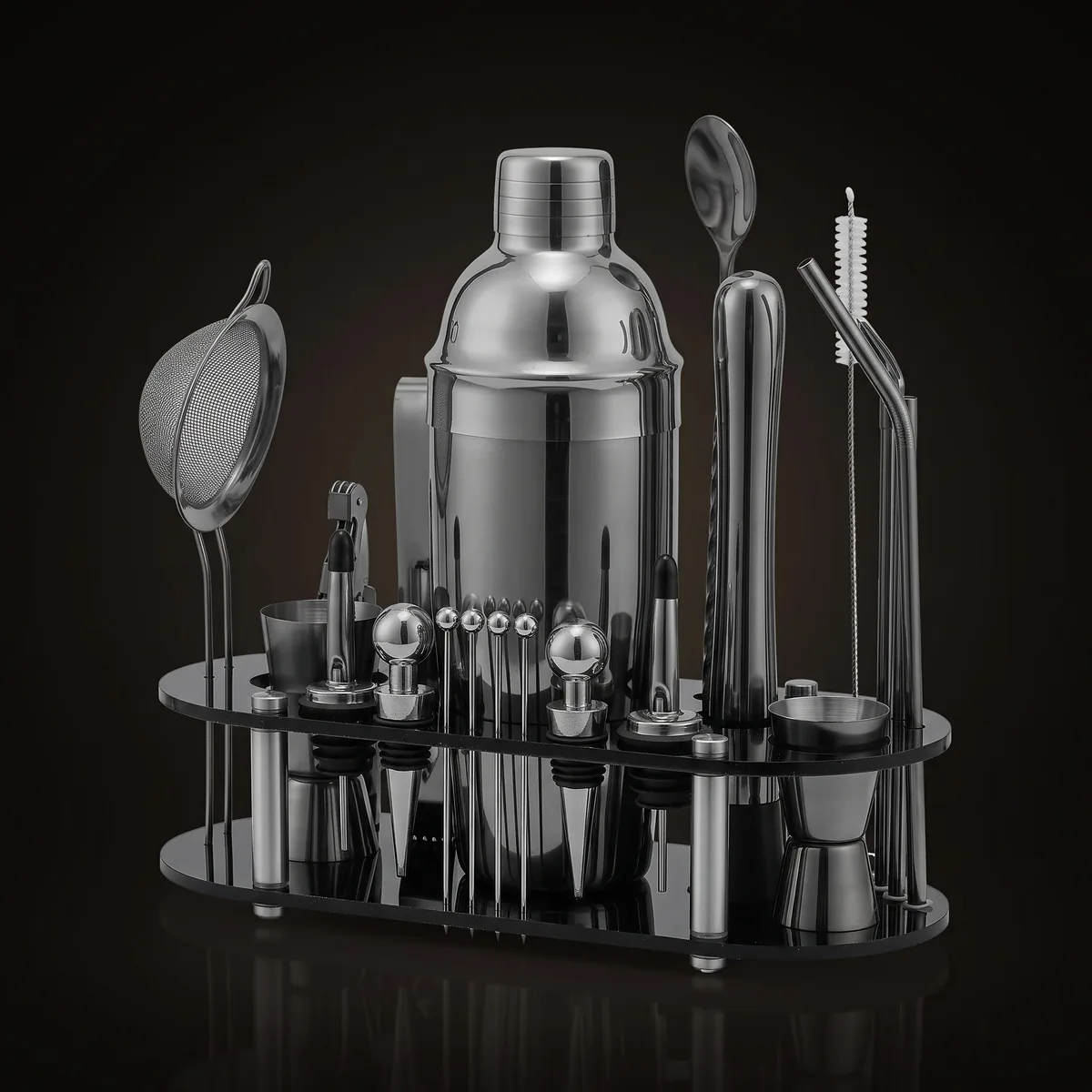 Cocktail kit 23 pieces, black, 750 ml shaker, three-quarter view