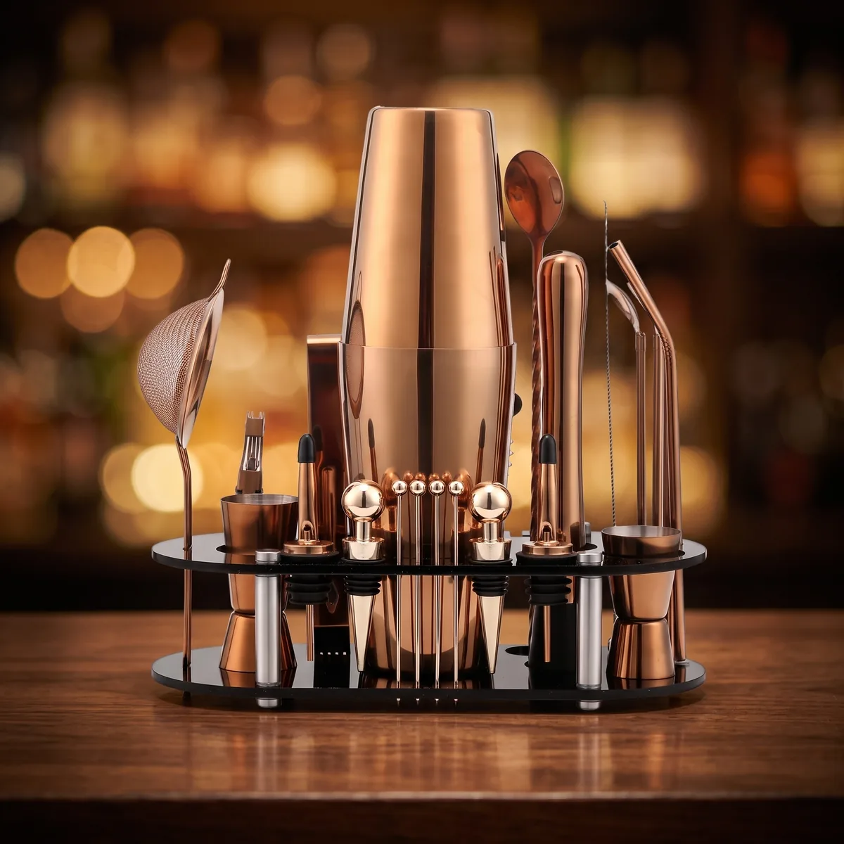 Cocktail kit 23 pieces, rose gold, Boston, on a bar counter
