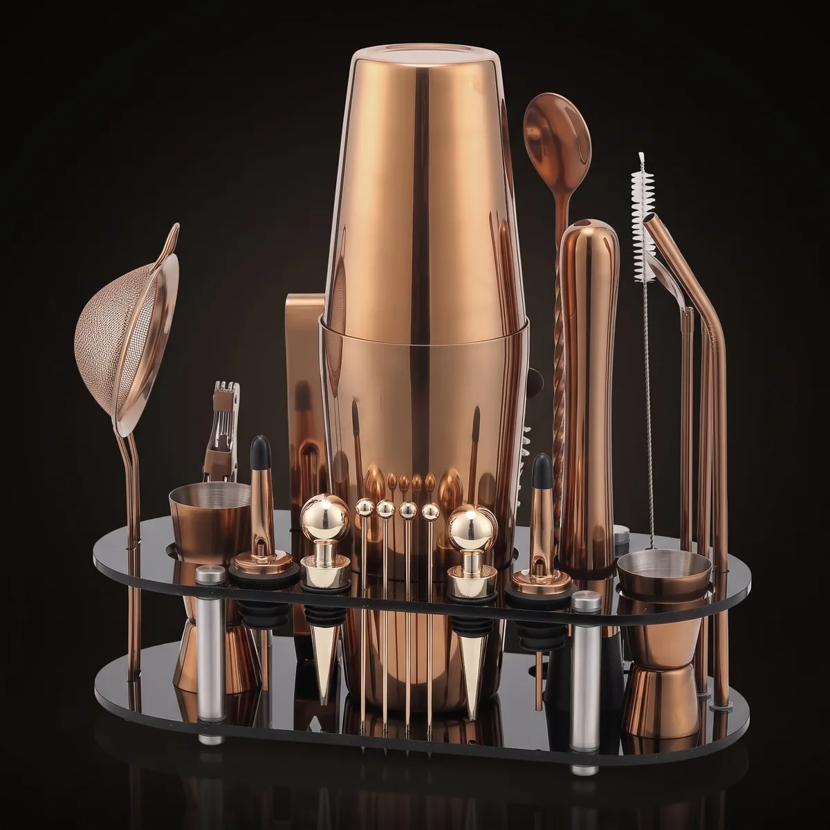 Cocktail kit 23 pieces, rose gold, Boston, three-quarter view
