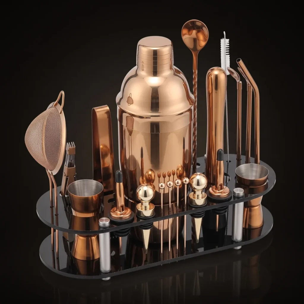 Cocktail kit 23 pieces, rose gold, 750 ml shaker, three-quarter view