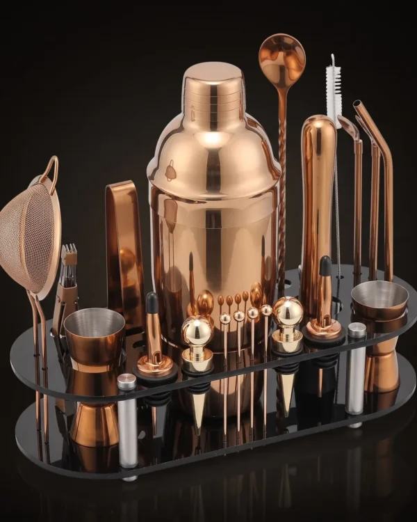 Cocktail kit 23 pieces, rose gold, 750 ml shaker, three-quarter view