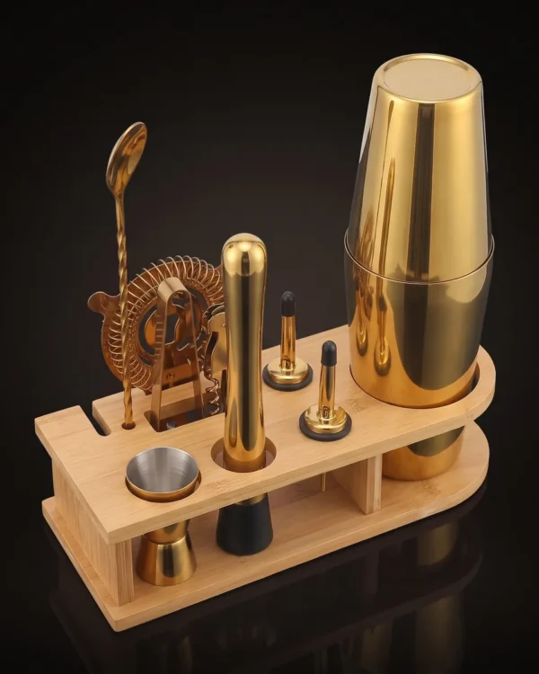 Gold cocktail kit 10 pieces, Boston, three-quarter view