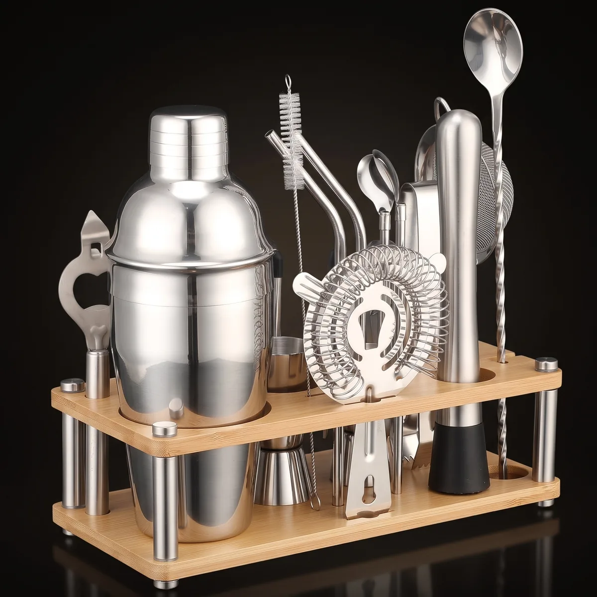 Cocktail kit with bamboo stand, 550 ml shaker, front view