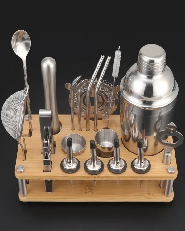 Cocktail kit with bamboo stand, 750 ml shaker, top view