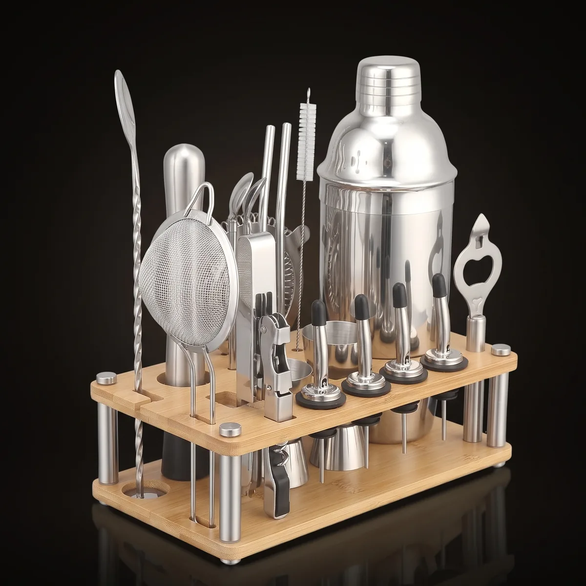 Cocktail kit with bamboo stand, 750 ml shaker, three-quarter view