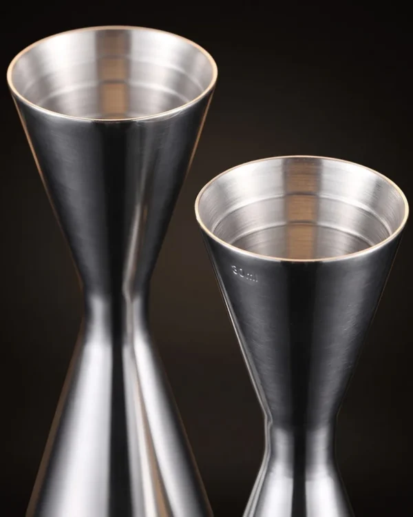 Set of 2 Japanese jiggers 30/60 and 30/45 ml, three-quarter view