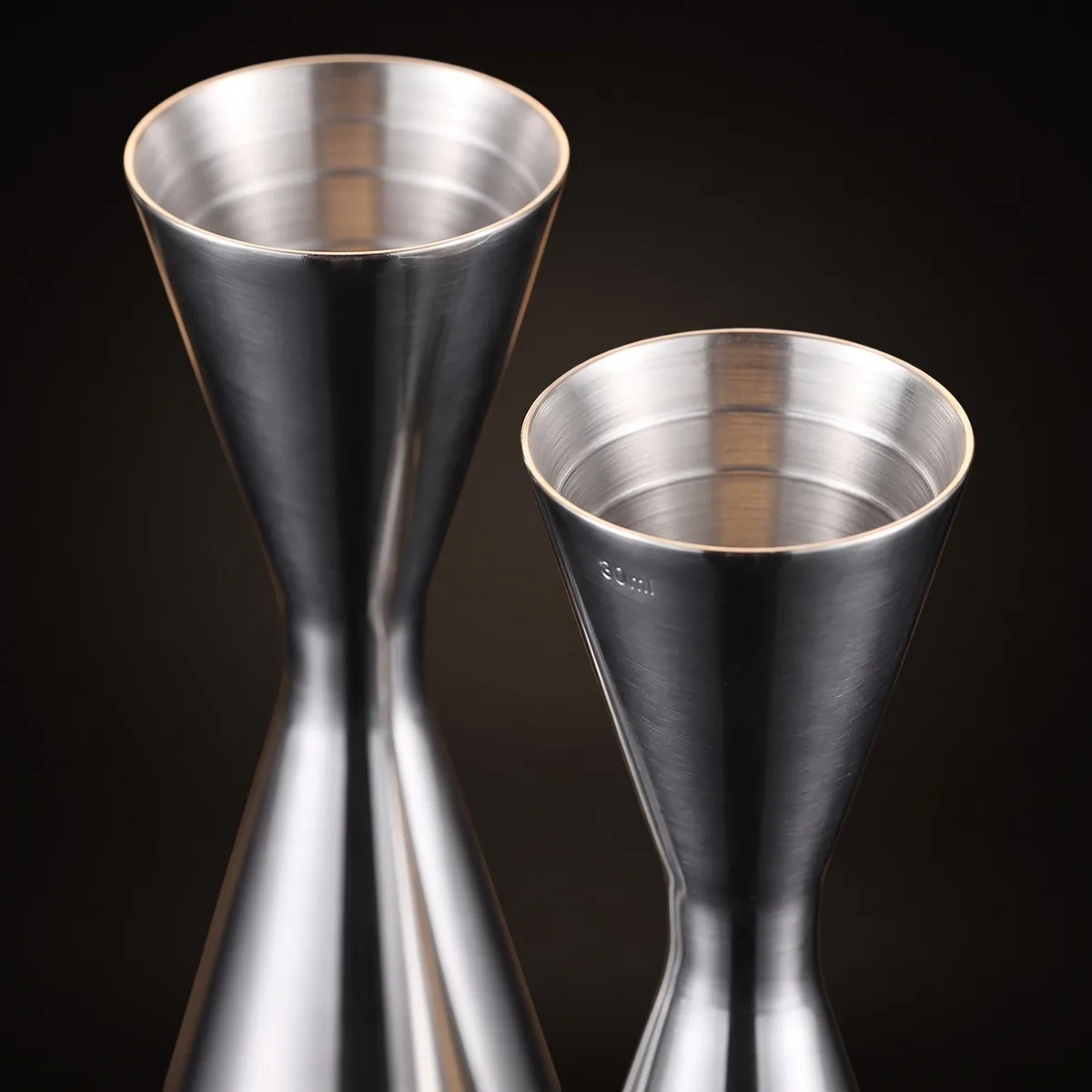 Set of 2 Japanese jiggers 30/60 and 30/45 ml, three-quarter view