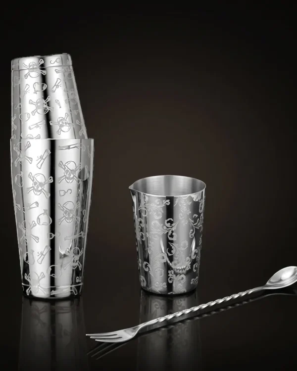 Engraved Boston set 3 pieces, mirror skull, three-quarter view