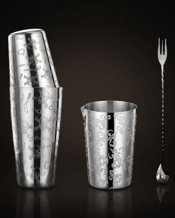 Engraved Boston set 3 pieces, skull pattern, three-quarter view