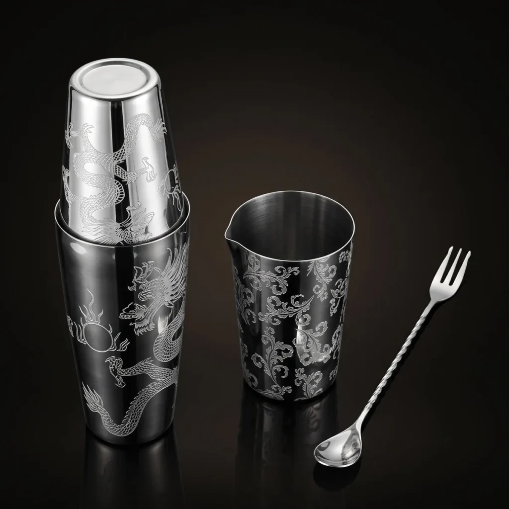Engraved Boston set 3 pieces, Dragon pattern, three-quarter view