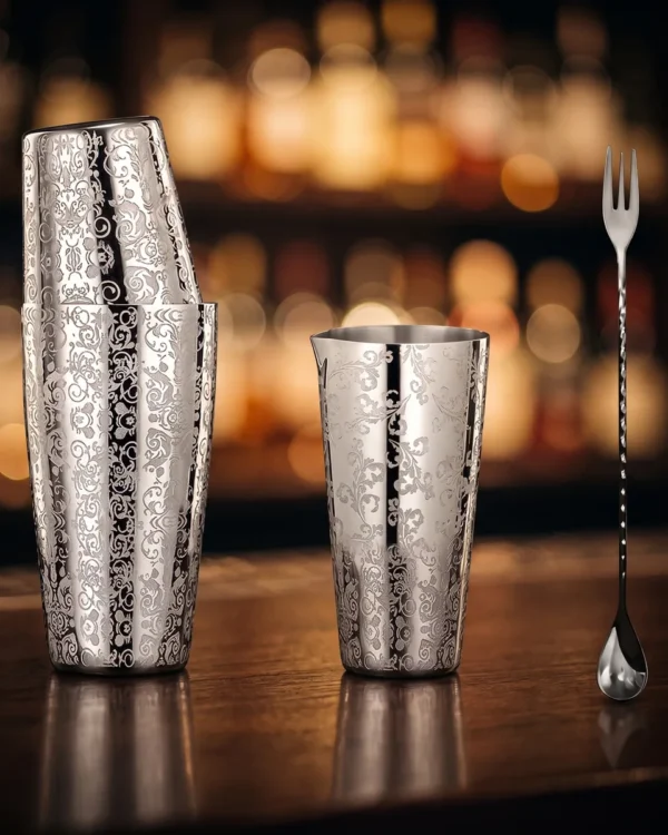 Engraved Boston set 3 pieces, Royalty pattern, on a bar counter