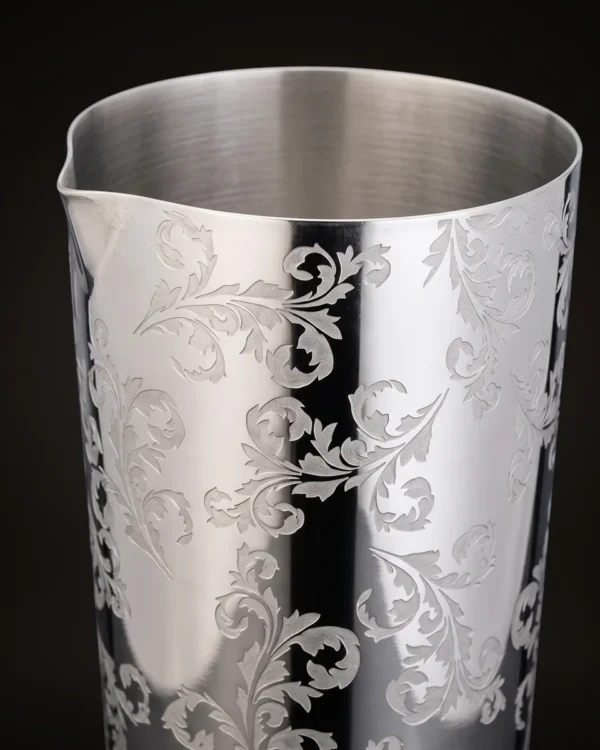 Engraved shaker tin 480 ml, three-quarter view