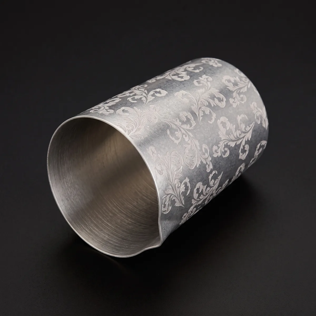 Engraved antique-finish shaker tin 480 ml, top view