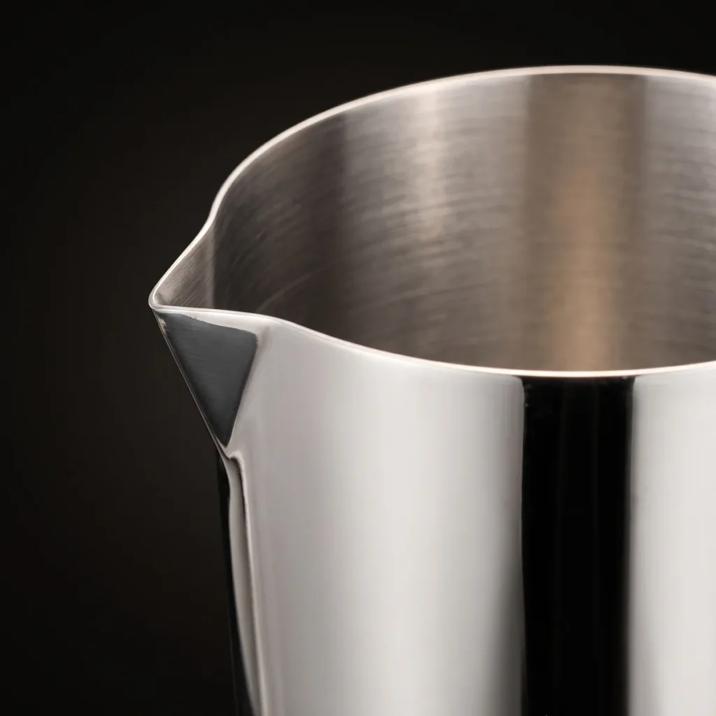 Stainless steel shaker tin 475 ml, three-quarter view