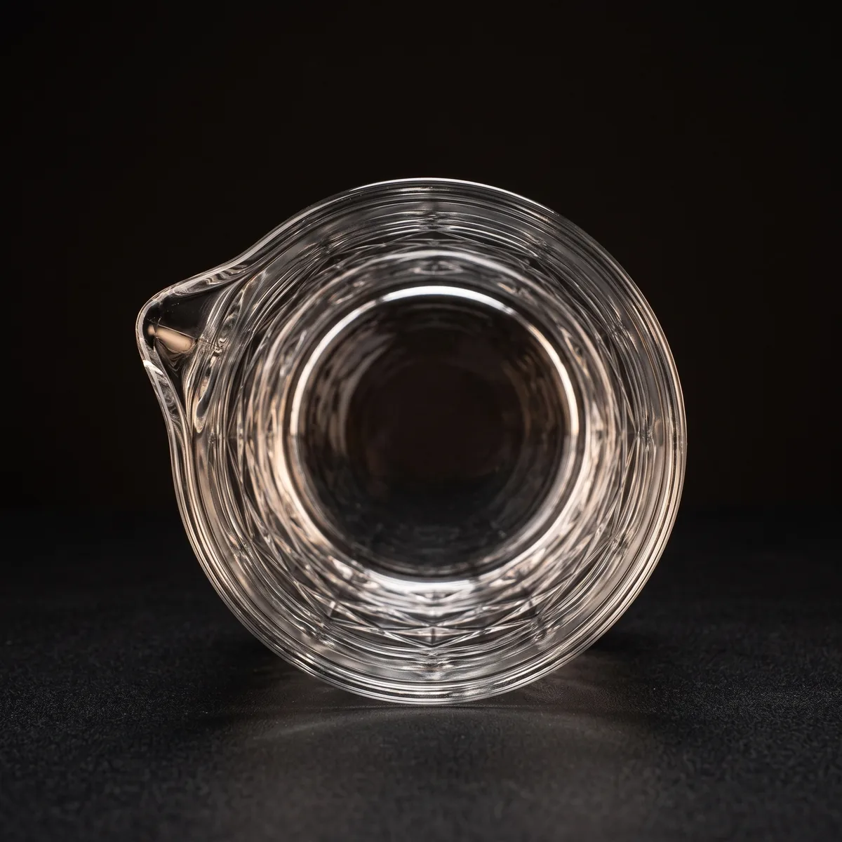 Mixing glass 700 ml, diamond cut, top view