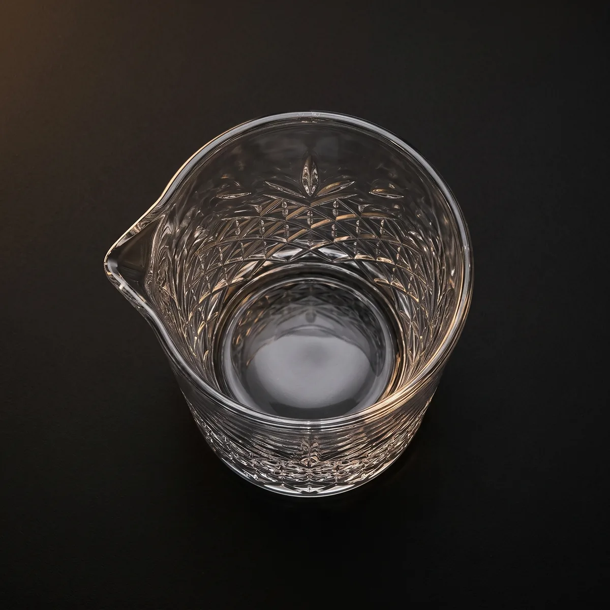 Mixing glass 700 ml, crystal cut, top view