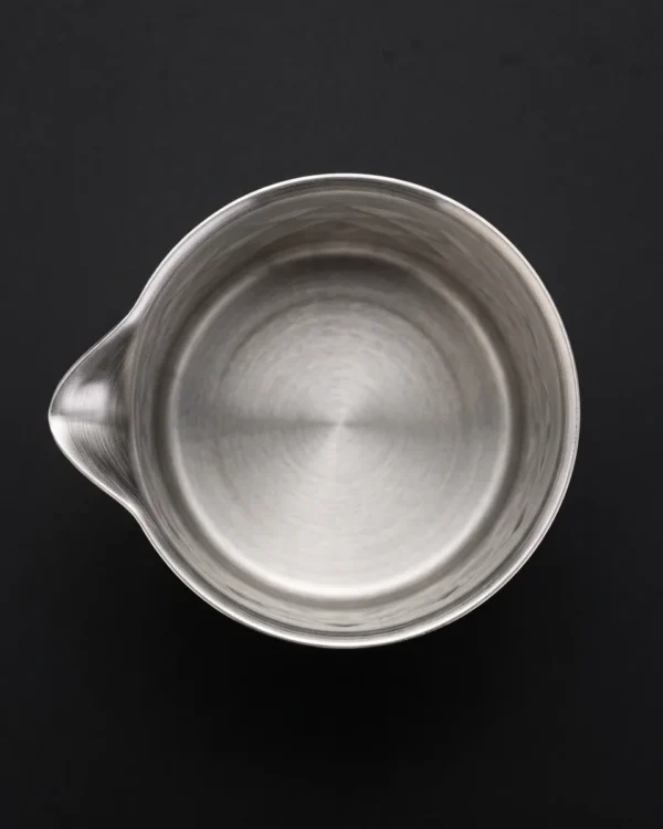 Stainless steel mixing glass, diamond pattern 550 ml, top view