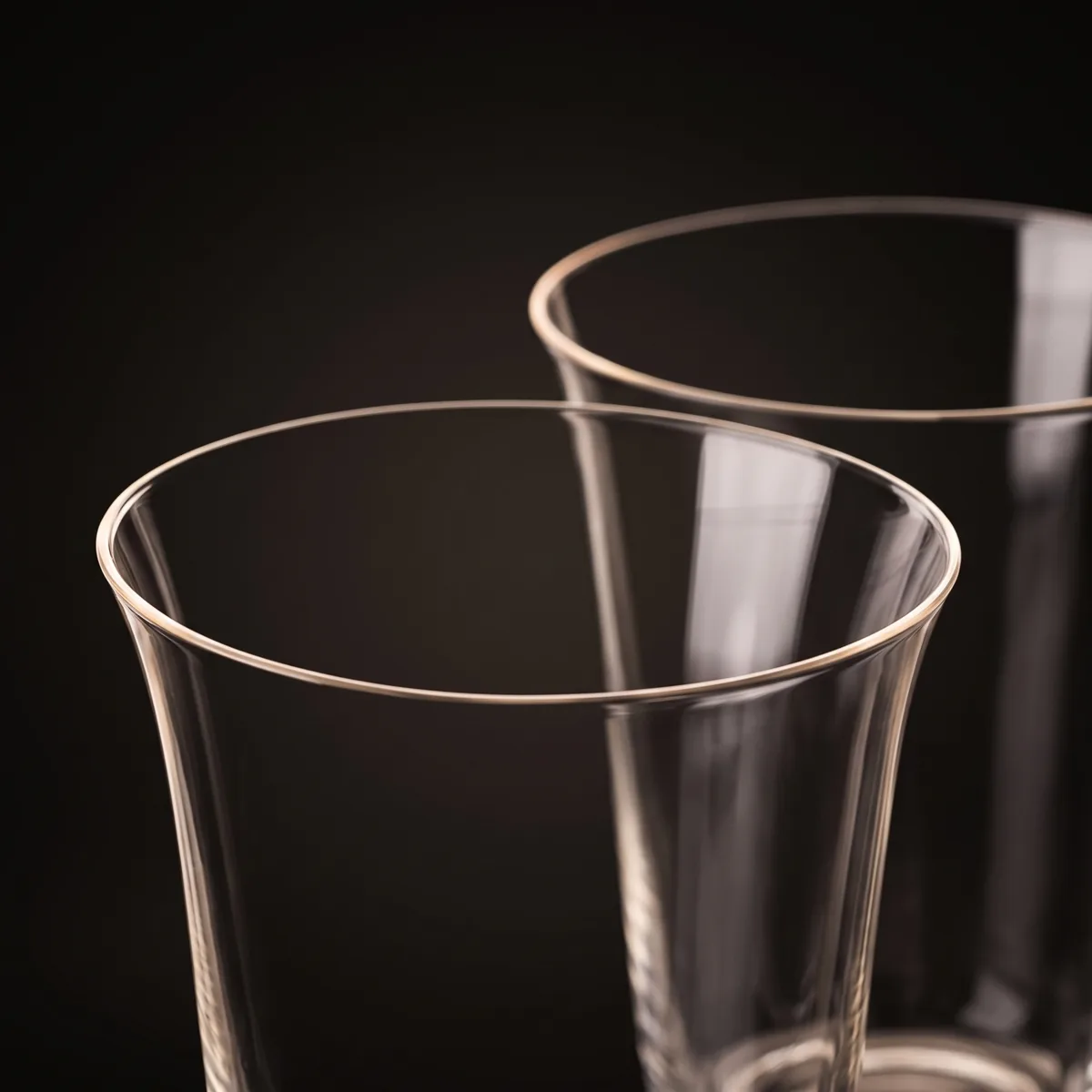 Light tall glasses 360 ml, set of 2, three-quarter view